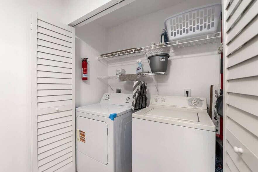 Building Photo - 2360 SW Archer Rd