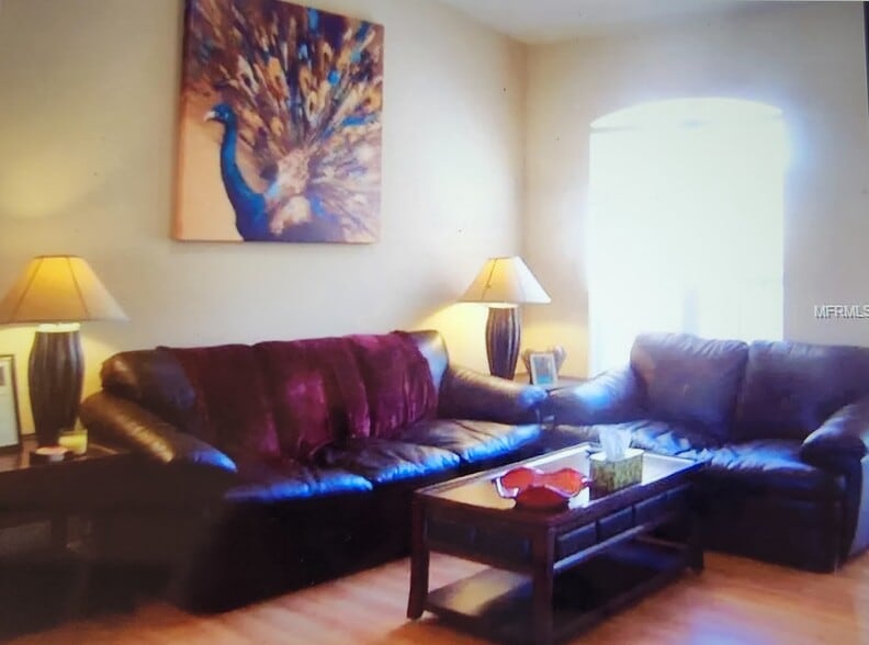 Large living room - 1712 Mellon Way