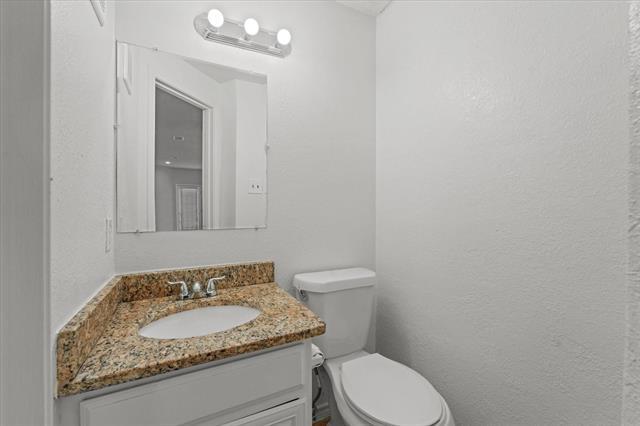 Building Photo - 3550 Country Square Dr