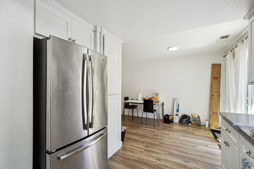 Building Photo - 359 Pantano Cir