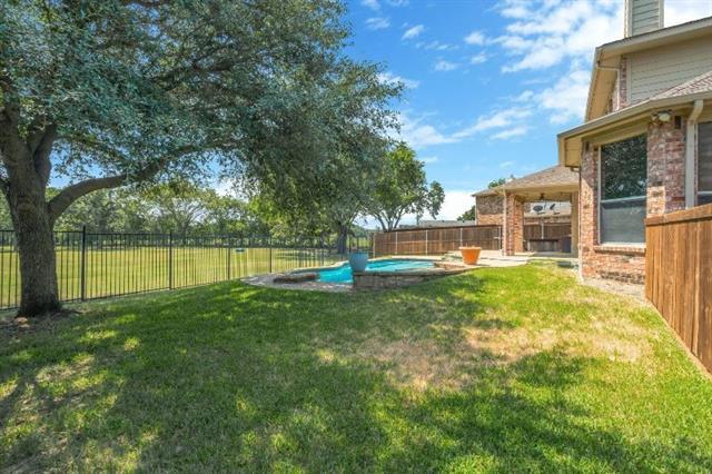 Building Photo - 3812 Lakeway Dr