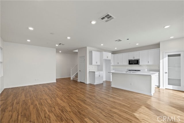 Building Photo - 880 Julie Pl