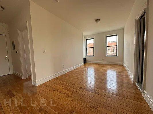 Building Photo - 3 bedroom in ASTORIA NY 11105