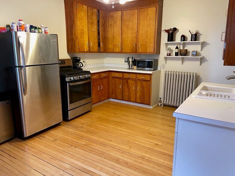 Kitchen - 316 S Grove Ave