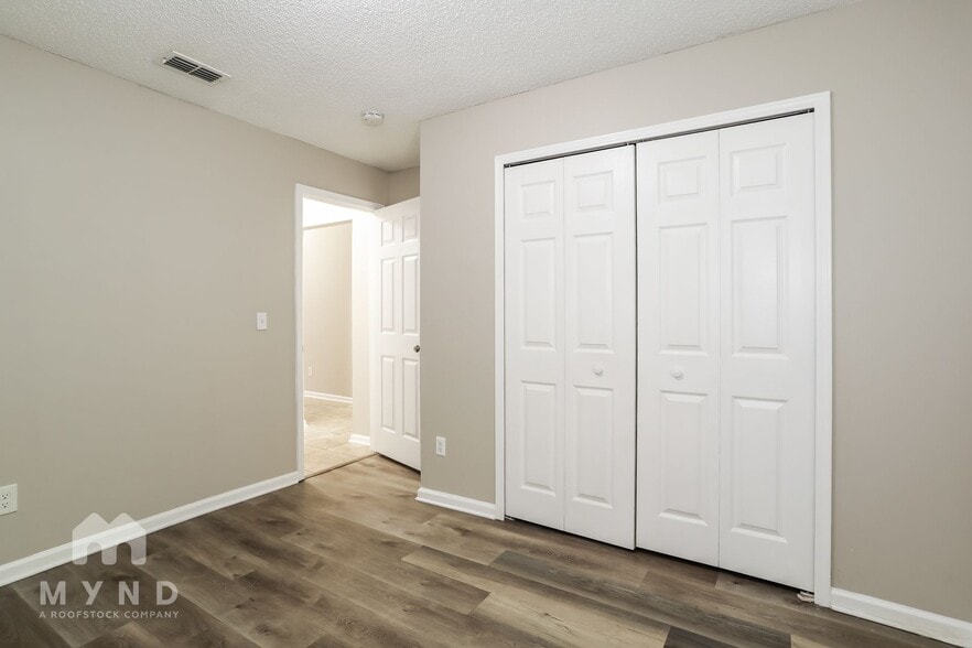 Building Photo - 398 Willow Green Dr