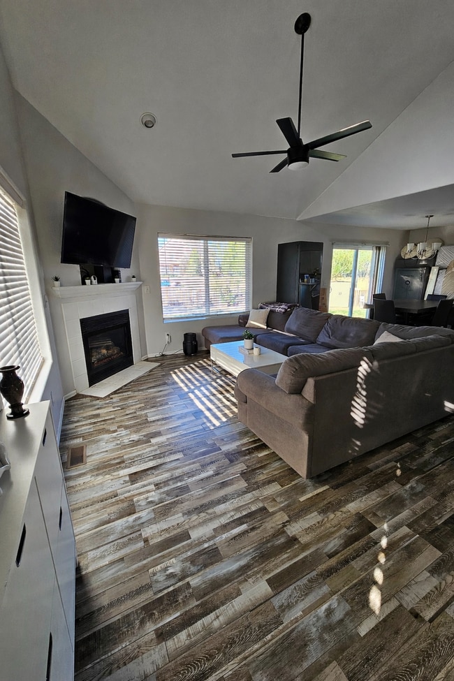 Building Photo - 8207 Monterey Way