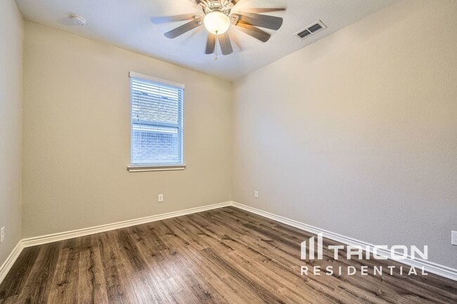 Building Photo - 1240 Trumpet Dr