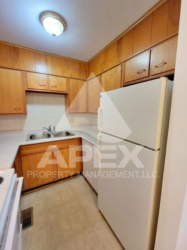 Building Photo - Spacious Ground Floor 1 Bd - 1Ba Apartment in Fountain City! W/D Hookup!