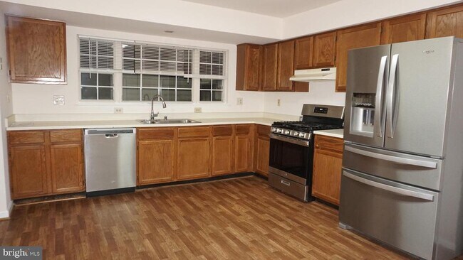 Building Photo - 841 Waterford Dr