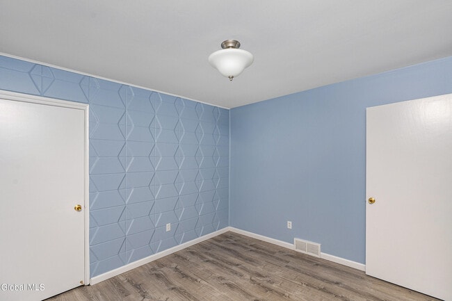 Building Photo - 7 Elgin St