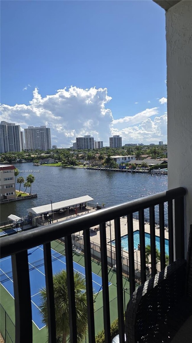 Building Photo - 2017 S Ocean Dr