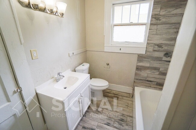 Building Photo - 1785 Steiner Ave SW