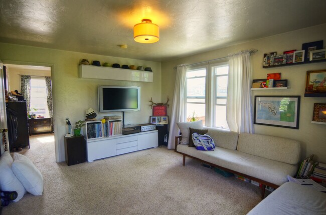 Building Photo - Rincon_Ave_46-48_E