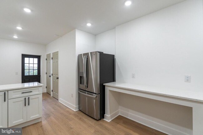 Building Photo - 1824 N Bouvier St