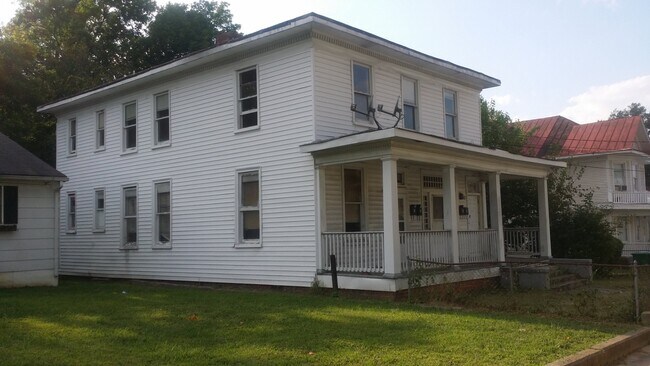 Primary Photo - 616 Harrison St