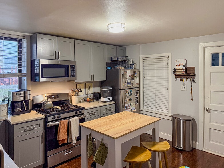 Kitchen 2 - 1708 W Cullerton St