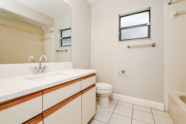 Building Photo - 10119 Deepbrook Dr