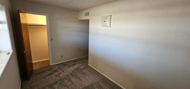 Building Photo - 1575 S Roosevelt Rd 6