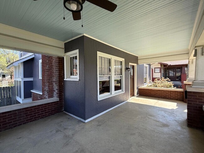 Building Photo - 206 Eveningside Dr