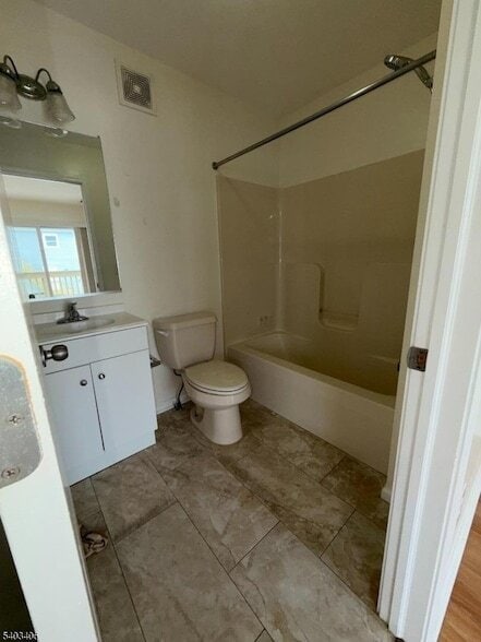 Building Photo - 110-PT112 Redwood Ave