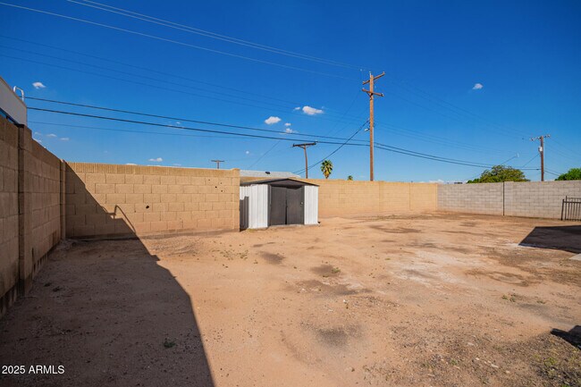 Building Photo - 1754 E Alta Vista Rd