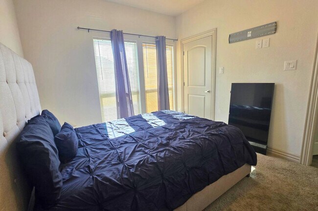 Building Photo - 2704 Sam Wilson St