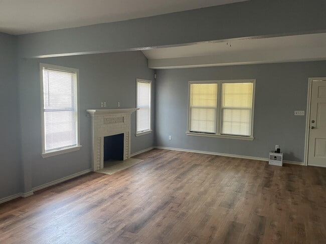 Building Photo - 329 N 8th St