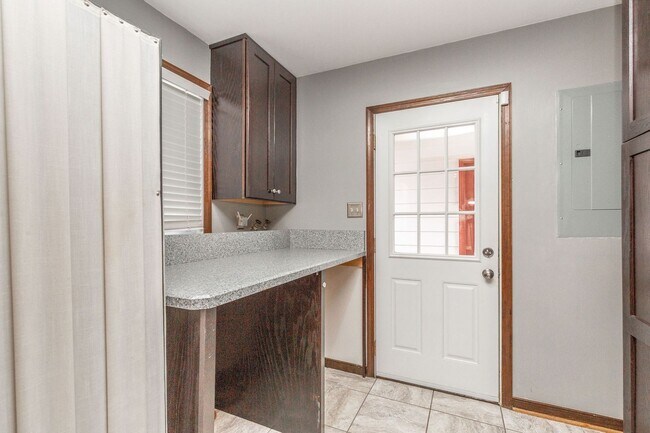 Building Photo - Serene Living in Chesterfield