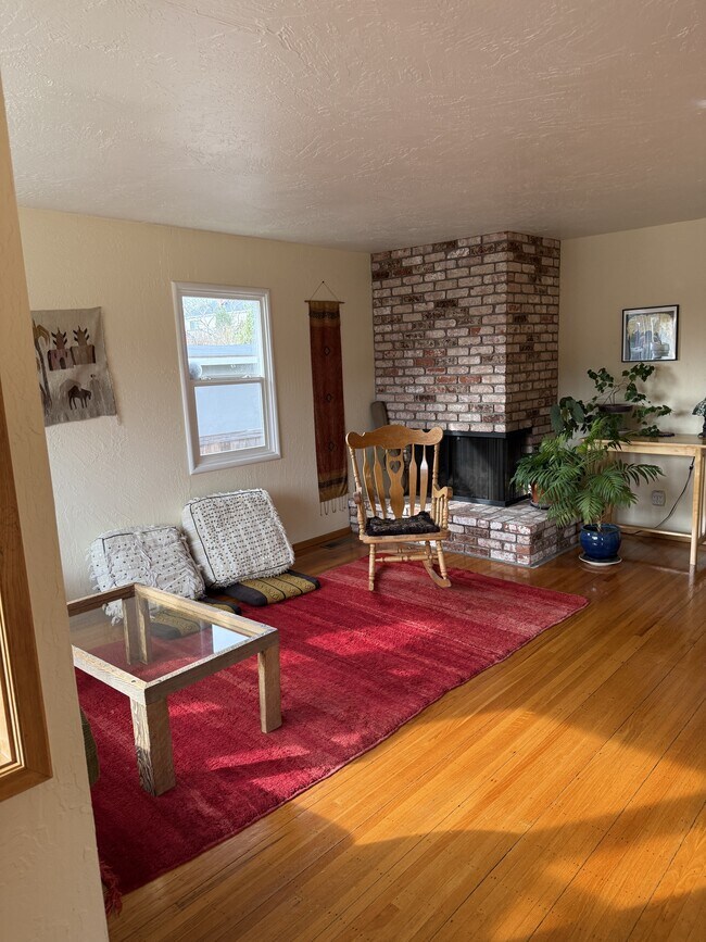 Building Photo - 2112 Buttermilk Ln