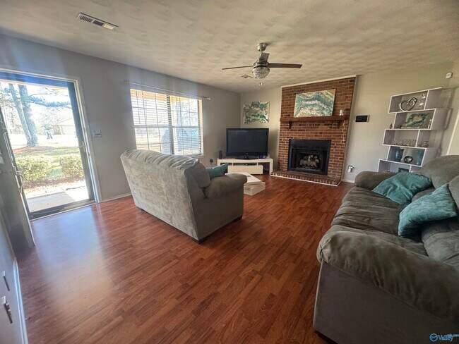 Building Photo - 117 Water Oak Ct