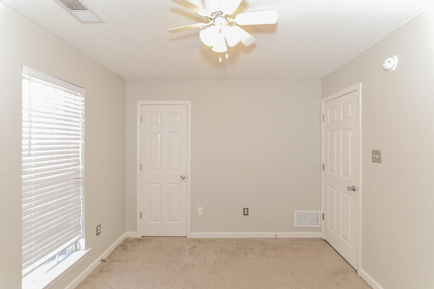 Building Photo - 6903 Wrenwood Dr