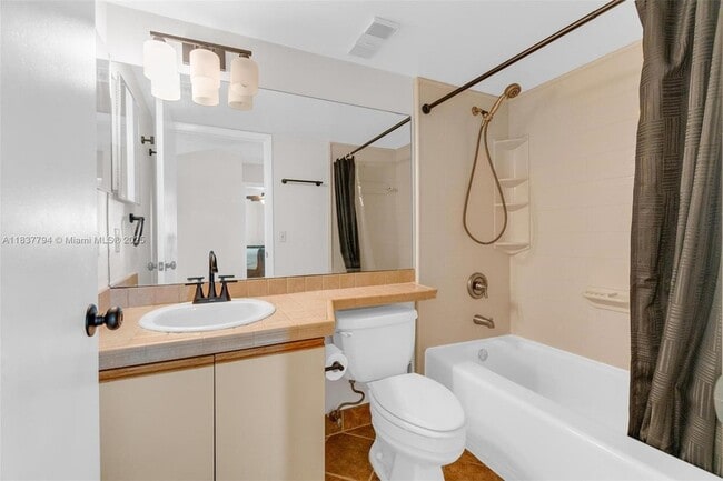 Building Photo - 15405 Miami Lakeway N