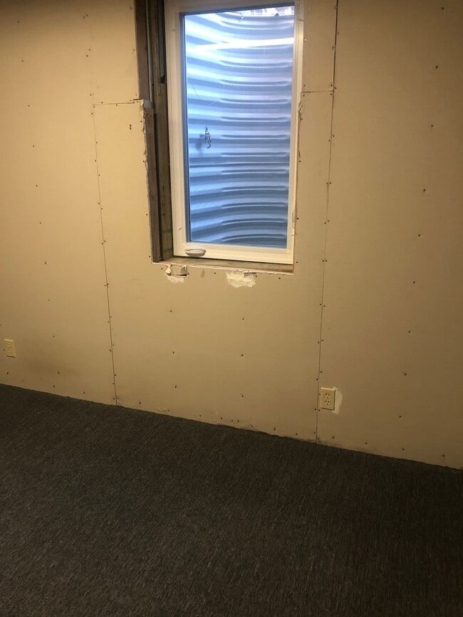 Building Photo - Last minute screaming deal for CU students...