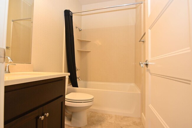 Building Photo - Tralee Village-Tri-Level Townhome, Modern Finished, Community Amenties (580 & Hopyard)