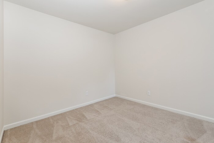 Building Photo - 1300 Forsythia Wy