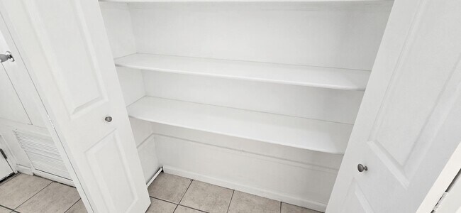 Building Photo - 48875 Gosden Ct