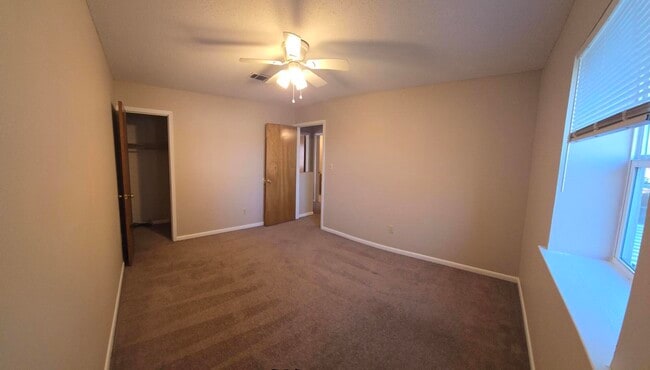 Building Photo - 106 Valencia Dr