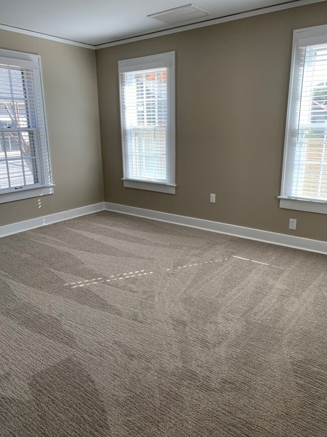 Building Photo - Downtown Jonesboro! 3 Bed 2 Bath