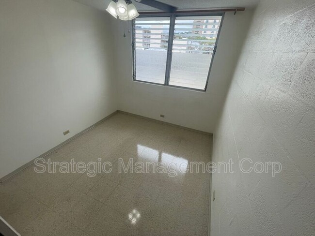 Building Photo - 1735 Young St