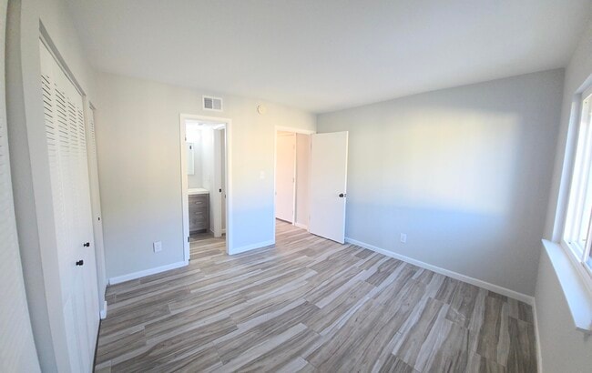 Building Photo - 308 Miracle Strip Pkwy SW