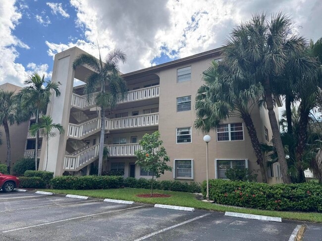 Building Photo - 1904 Bermuda Cir