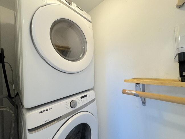Building Photo - Comfortable Living in a Convenient Lorton Location
