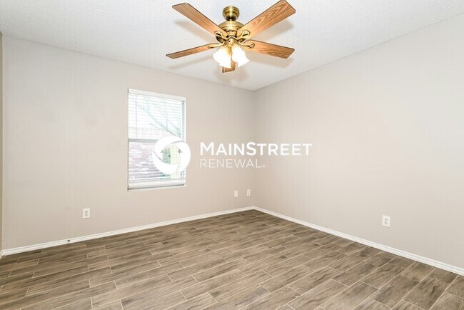 Building Photo - 3 Bedroom Pet-Friendly Home in Grand Prairie, TX with Main Street Renewal
