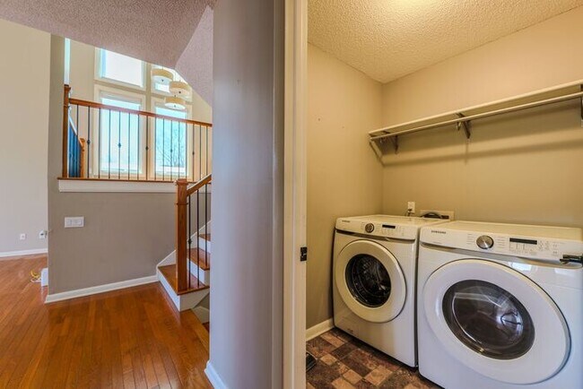 Building Photo - 4518 Club House Dr