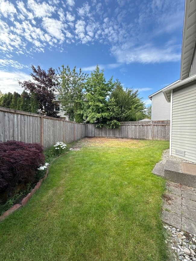 Building Photo - Move in Ready Luxury 4 Bedroom, 2.5 bath home for rent...