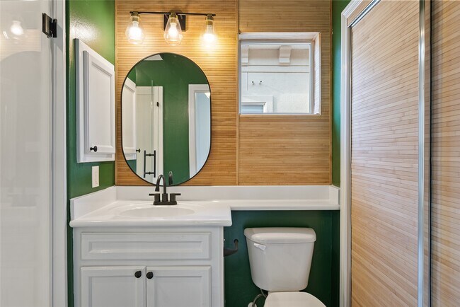 Building Photo - 1515 Hyde Park Blvd