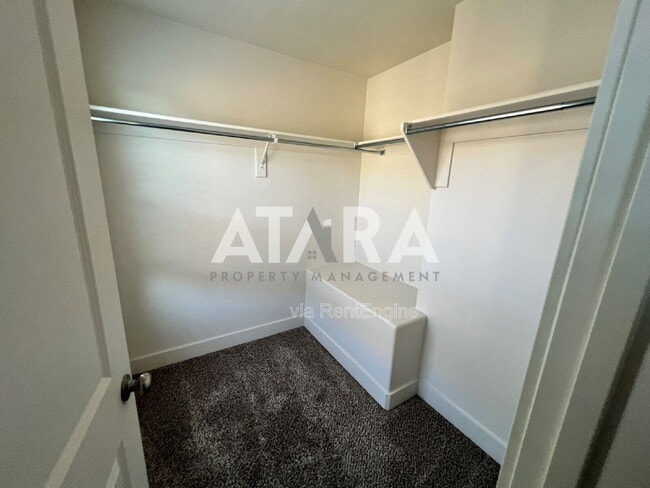 Building Photo - 713 Kirkbride Ave