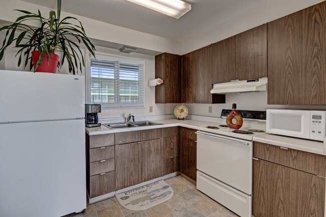 Building Photo - Bay Arms