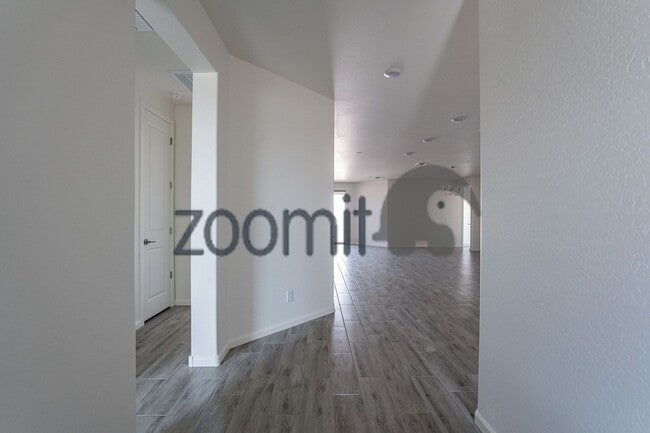 Building Photo - Coming Soon  Mid May 2026!- 4bdrm 3bath - 1 acre horse property