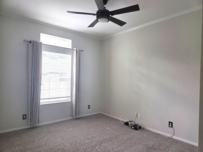Building Photo - Charming 3/2 Bungalow